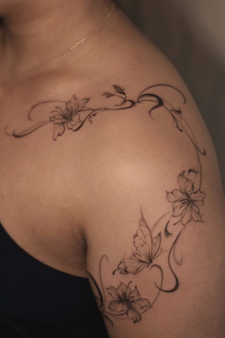 24 Upper Shoulder Tattoos For Women