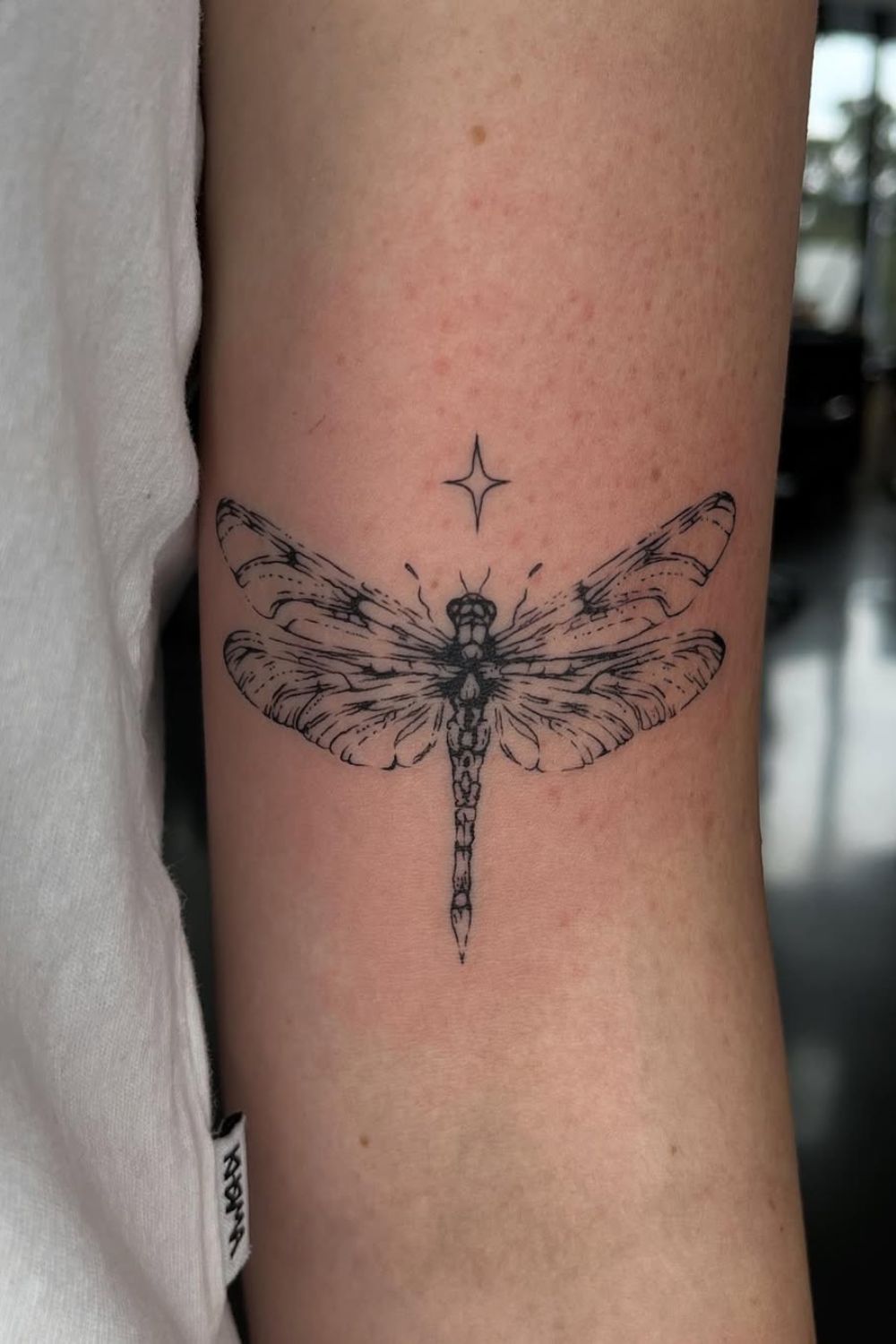 a-complete-guide-to-dragonfly-tattoo-meaning-and-symbolism